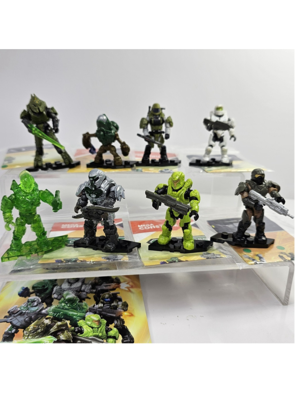 Mega Bloks Halo Series Set 8 Micro Action Figures Weapons Stands